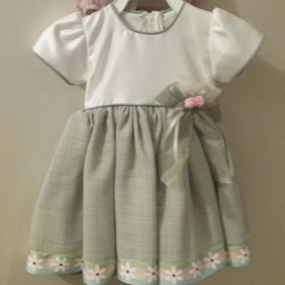 beautiful hand made baby dress sz 9m like new